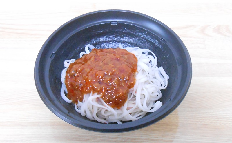 【ファミリーマート】RIZAP 糖質0g麺汁なし担々麺風の完成