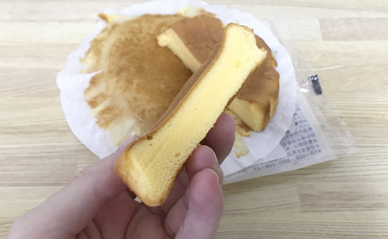 【ローソン】しっとりカステラケーキの断面図